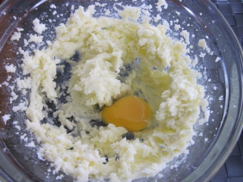 Apple Cake with Apricot Jam Glaze myfavouritepastime.com Apple Cake with Apricot Jam Glazing_7613