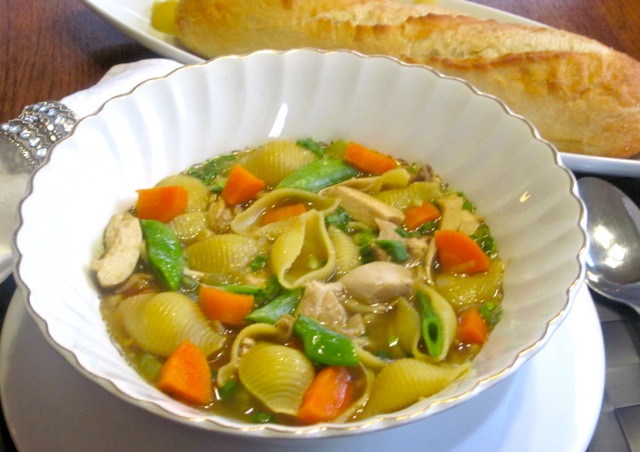 Chicken-Pasta Soup With Sugar Snap Peas_1545