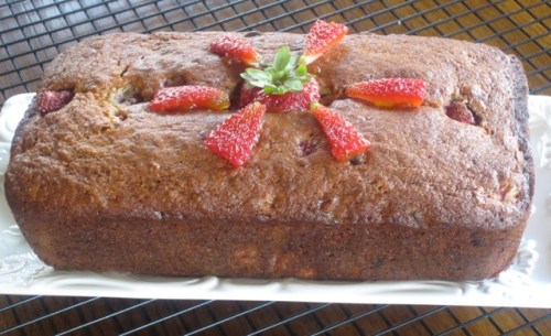 Banana Strawberry Bread with Chocolate Chips myfavouritepastime.com_5500