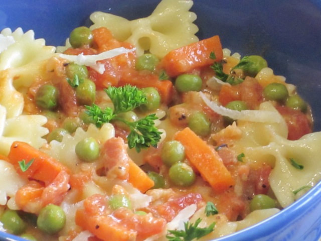 Pasta with Tomatoes and Peas myfavouritepastime.com_4906