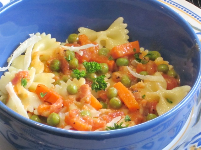 Pasta with Tomatoes and Peas myfavouritepastime.com Pasta with Tomatoes and Peas myfavouritepastime.com_4907