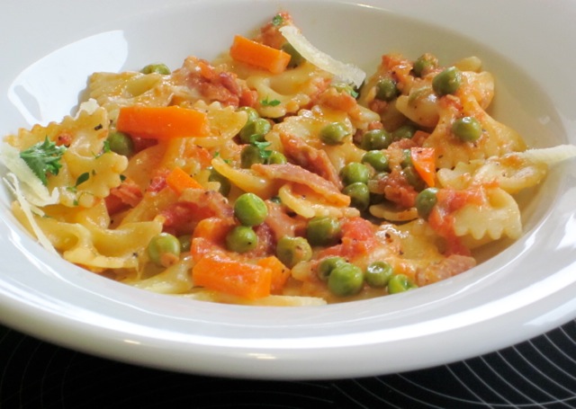 Pasta with Tomatoes and Peas myfavouritepastime.com_4926