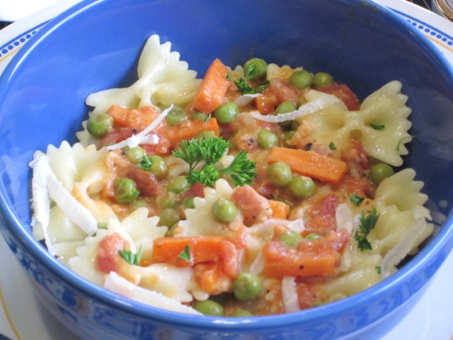 Pasta with Tomatoes and Peas myfavouritepastime.com_4929