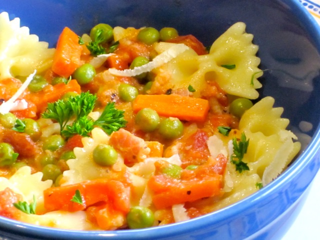 Pasta with Tomatoes and Peas myfavouritepastime.com_4940