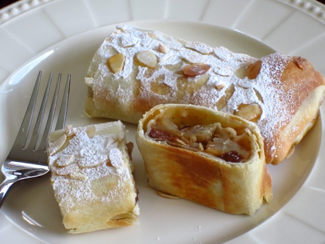 Apple Strudel myfavouritepastime.com_6059