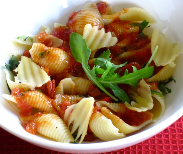 Pasta with Tomato and Balsamic Vinegar Sauce myfavouritepastime.com Pasta with Tomato and Balsamic Vinegar Sauce myfavouritepastime.com_6625