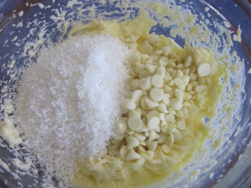 Coconut Milk Cake with White Chocolate Chips myfavouritepastime.com_2534