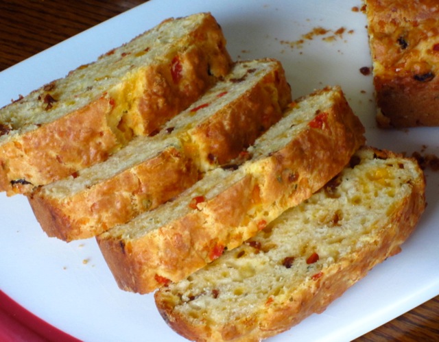 Easy Cheese Bread with Sun-dried Tomato and Capsicum myfavouritepastime.com_7107