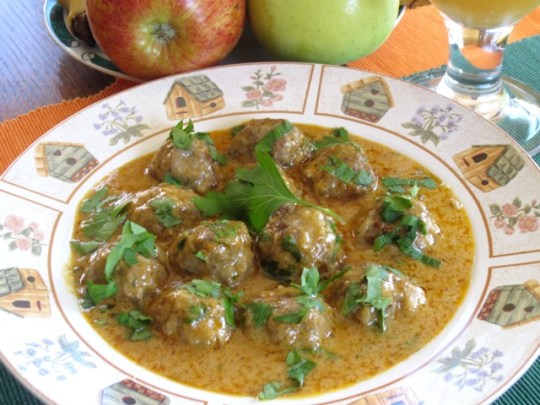 Meatballs in Nutty Coconut Curry myfavouritepastime.com_8592
