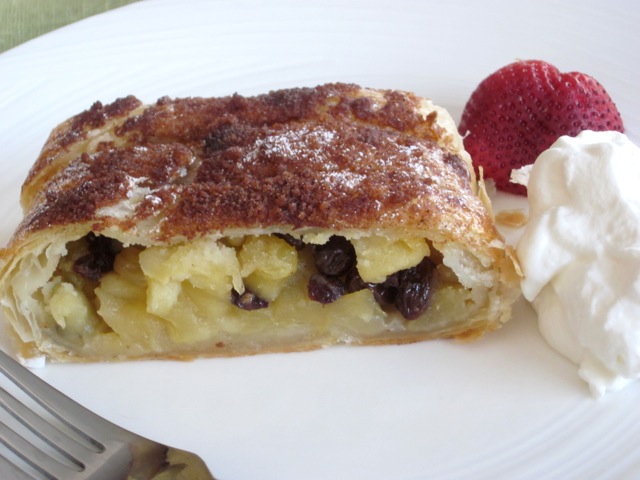 Easy Apple Strudel myfavouritepastime.com_0209