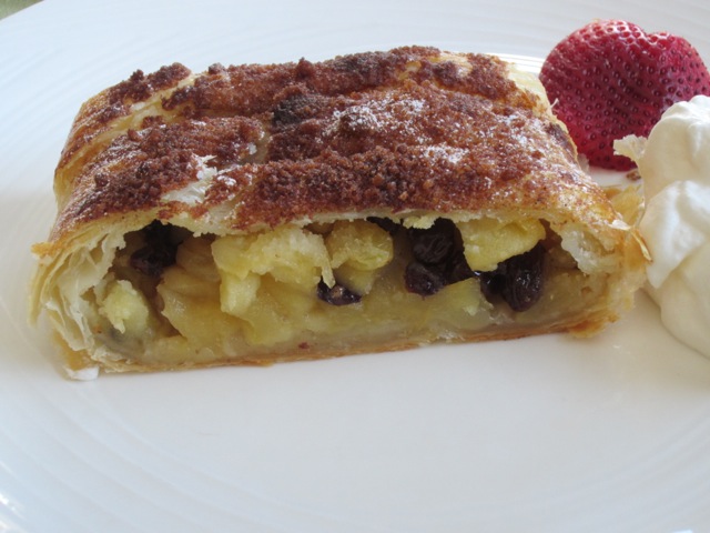 Easy Apple Strudel myfavouritepastime.com_1336