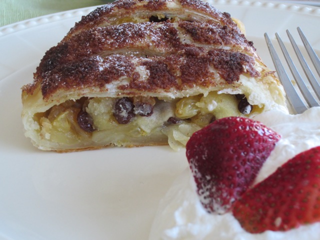 Easy Apple Strudel myfavouritepastime.com_1337