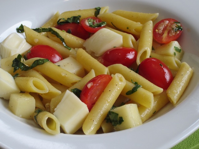 Penne with Tomatoes and Mozzarella myfavouritepastime.com_1539