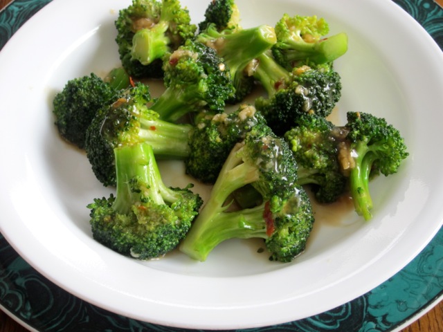 Spicy Broccoli with Garlic Sauce myfavouritepastime.com _0914