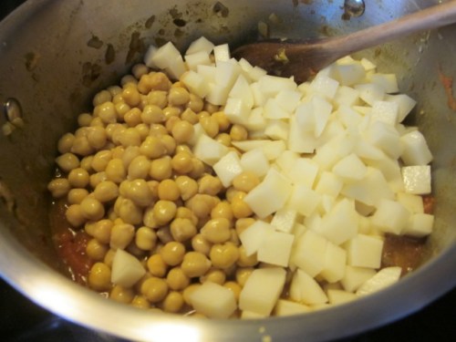 Spicy Chickpea Carrot and Potato Soup myfavouritepastime.com Spicy Chickpea and Carrot Potato Soup myfavouritepastime.com_1238