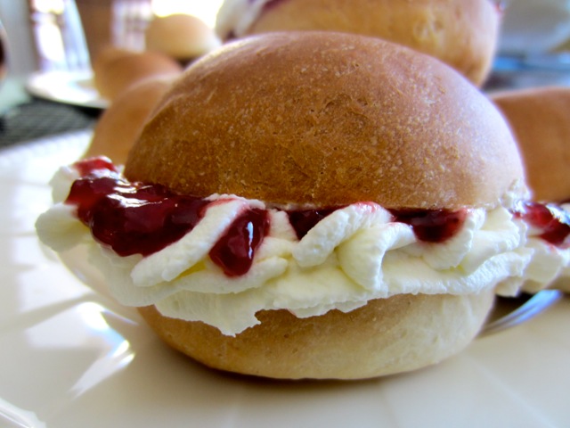 Cream Buns myfavouritepastime.com_1208