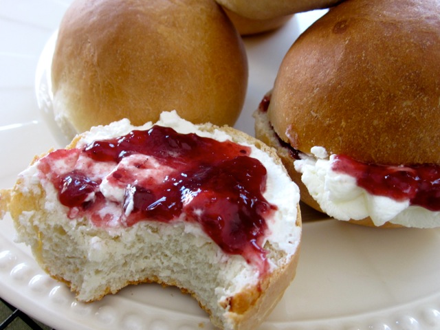 Cream Buns myfavouritepastime.com_9803