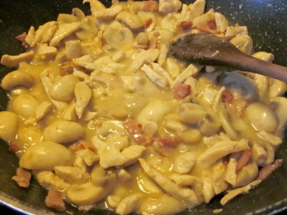 Fettuccine with Chicken and Mushroom Sauce myfavouritepastime.com_3669