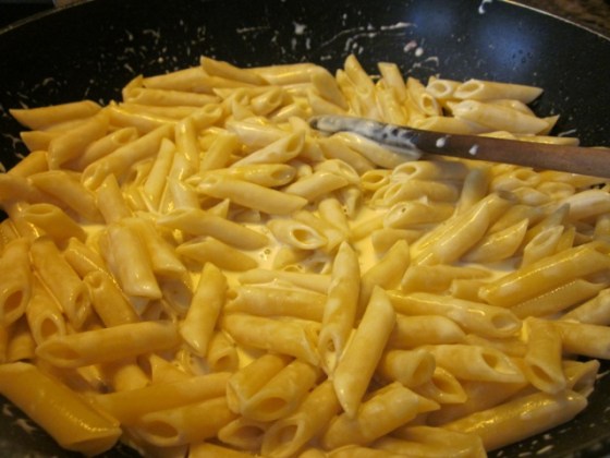 Pasta with Gouda Onion and Bacon myfavouritepastime.com Pasta with Gouda Onion and Bacon myfavouritepastime.com_3496