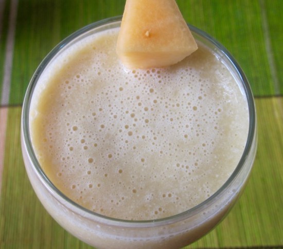 Banana Cantaloupe Cashew nut Smoothie myfavouritepastime.com_6156