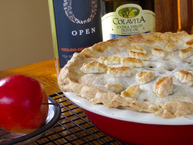 Apple Blueberry and Currant Pie myfavouritepastime.com