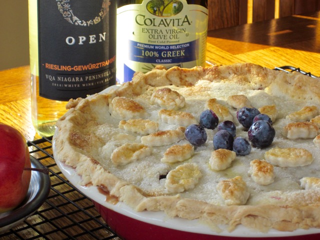 Apple Blueberry and Currant Pie myfavouritepastime.com