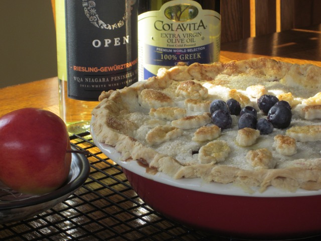 Apple Blueberry and Currant Pie myfavouritepastime.com