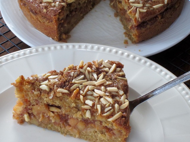 Moist Apple and Spice Cake myfavoutiepastime.com