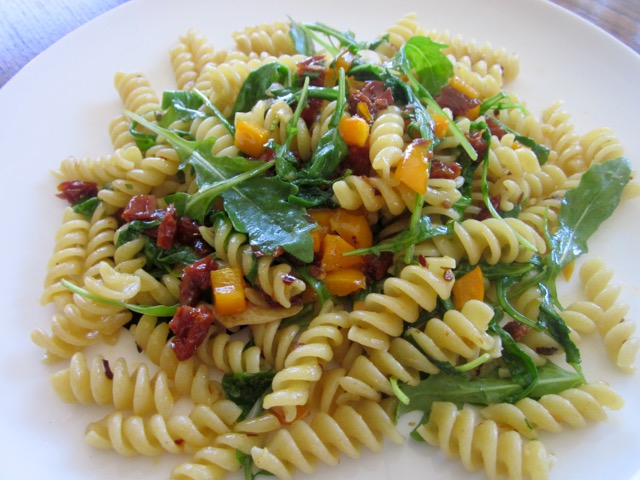 Pasta with Capsicum, Arugula and Sun-dried Tomato myfavouritepastime.com