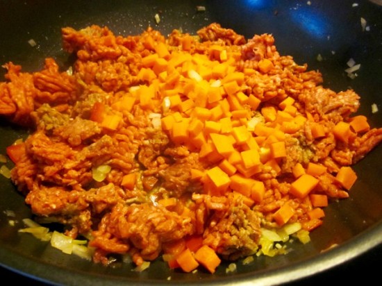Ground Beef with Capsicum and Peas myfavouritepastime.com