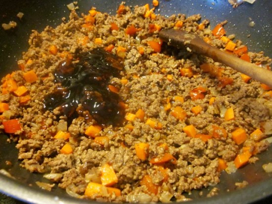 Ground Beef with Capsicum and Peas myfavouritepastime.com