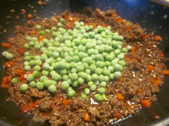Ground Beef with Capsicum and Peas myfavouritepastime.com