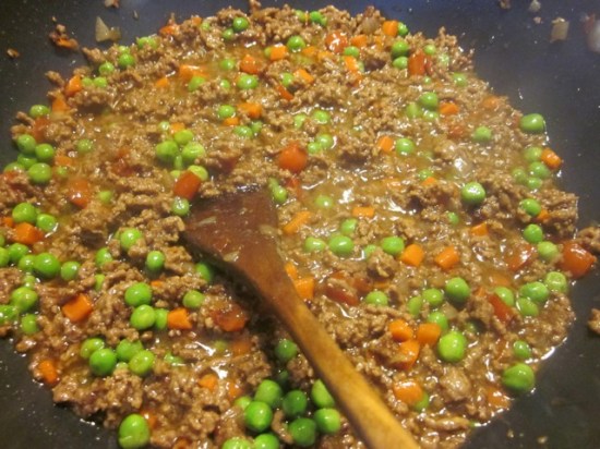 Ground Beef with Capsicum and Peas myfavouritepastime.com