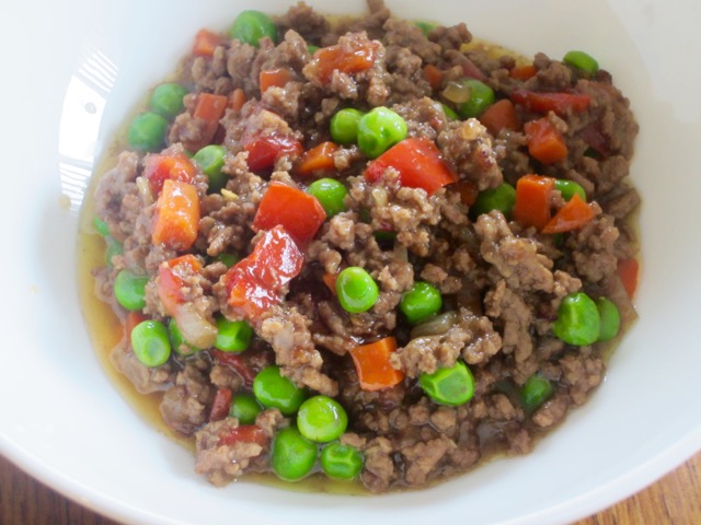Ground Beef with Capsicum and Peas myfavouritepastime.com