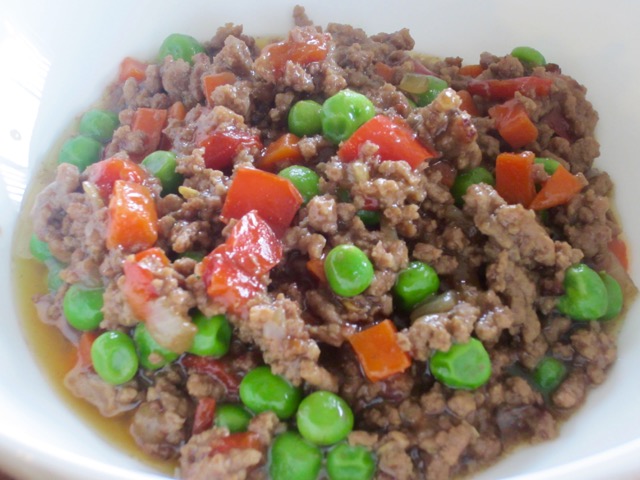 Ground Beef with Capsicum and Peas myfavouritepastime.com
