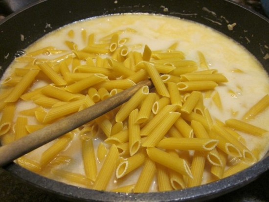 Creamy chicken and Broccoli Pasta myfavouritepastime.com