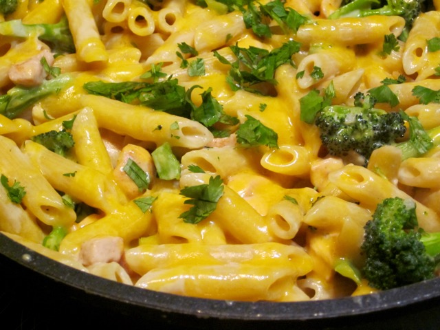 Creamy chicken and Broccoli Pasta myfavouritepastime.com