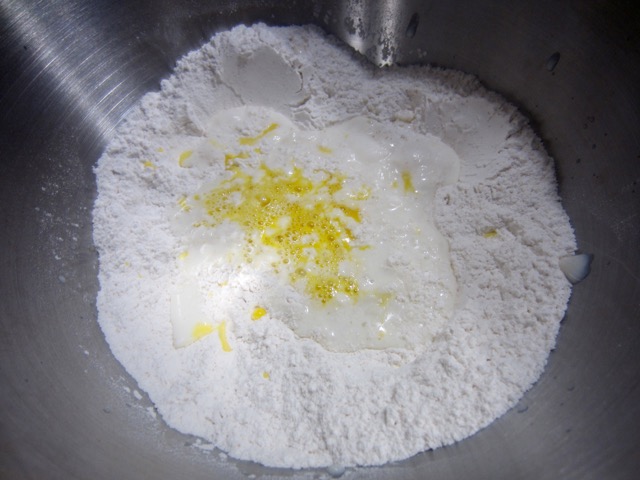 Hokkaido Milk Bread (Soft, Fluffy Asian Bread) myfavouritepastime.com