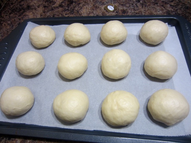 Hokkaido Milk Bread (Soft, Fluffy Asian Buns) myfavouritepastime.com