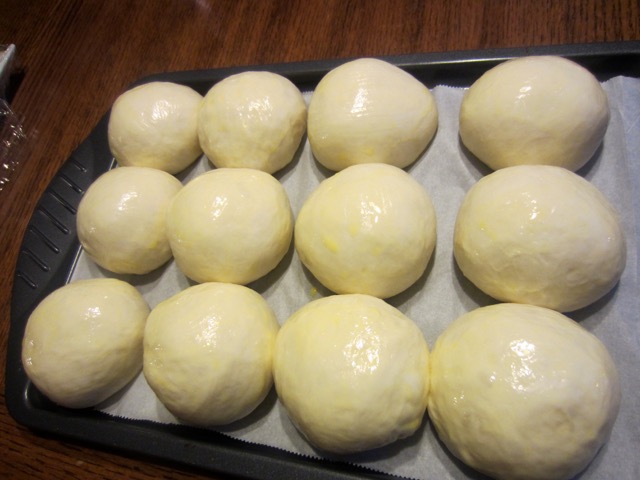 Hokkaido Milk Bread (Soft, Fluffy Asian Buns) myfavouritepastime.com
