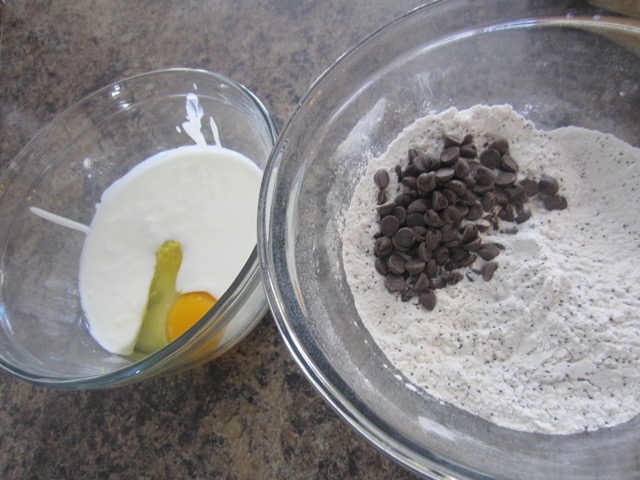 Lemon Poppy Seed Chocolate Chip Muffins myfavoouritepastime.com