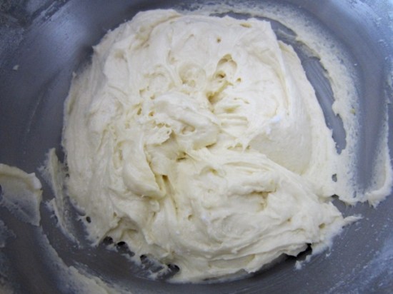 Lemon Sour Cream Muffins myfavouritepastime.com