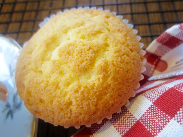 Lemon Sour Cream Muffins myfavouritepastime.com
