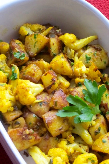 Potato and Cauliflower Stir-Fry (Aloo Gobi) myfavouritepastime.com